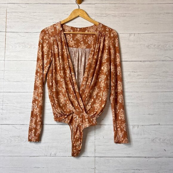 Free People [Intimately] Bodysuit Womens Size SP Turnt Blooming Floral Wrap Snap - Picture 1 of 16